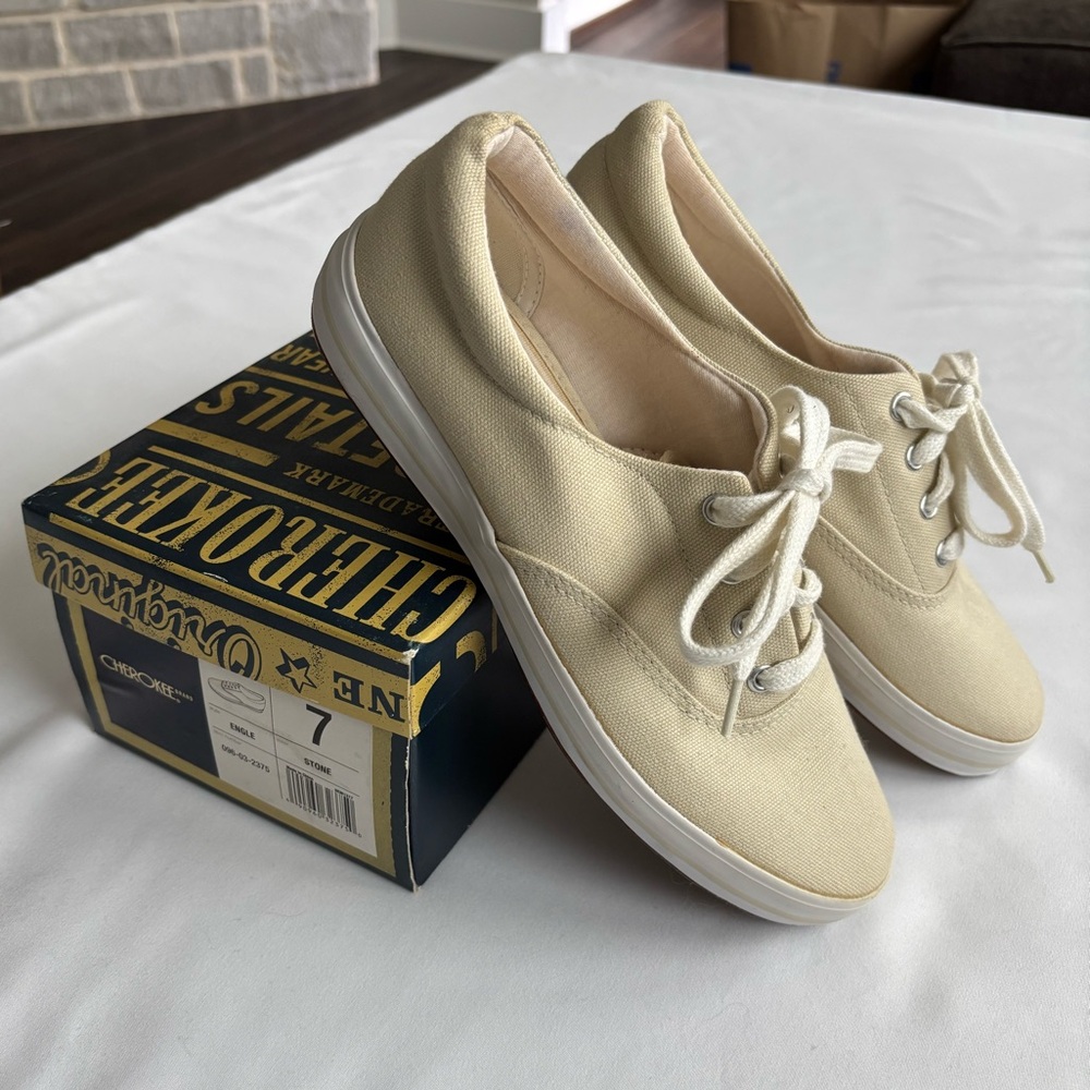 Cherokee “Engle” khaki canvas sneakers shoes (size 7 women’s)